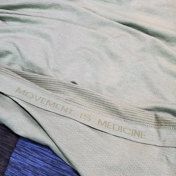 Lululemon Men Activewear Shirt Large Green Movement Is Medicine Crew Neck Tee - Picture 9 of 10